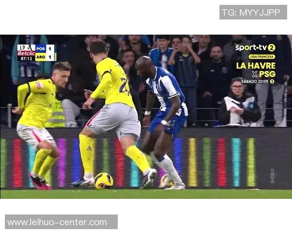 波尔图逆转多特蒙德足总杯激战补时进球引发争议判罚全场沸腾