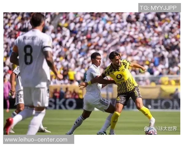 世界杯精彩对决多特蒙德逆转里昂红牌事件引发战术讨论与全场热议